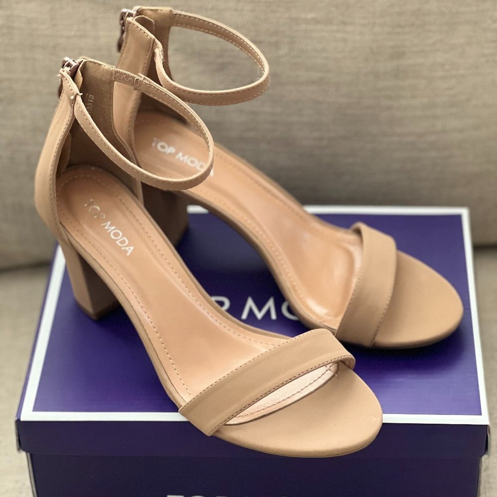 SMOOTH AND SLEEK NUDE BLOCK HEELS